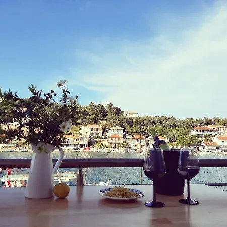 Xaradiotis House - A Modern Away From