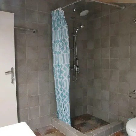 Xaradiotis House - A Modern Away From *