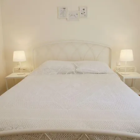 Xaradiotis House - A Modern Away From *