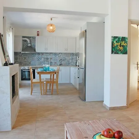 Nyaraló Xaradiotis House - A Modern Away From Katoméri