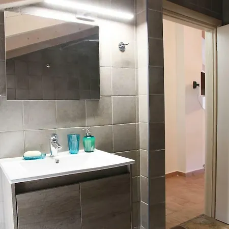 Xaradiotis House - A Modern Away From Prázdninový dům Katomerion