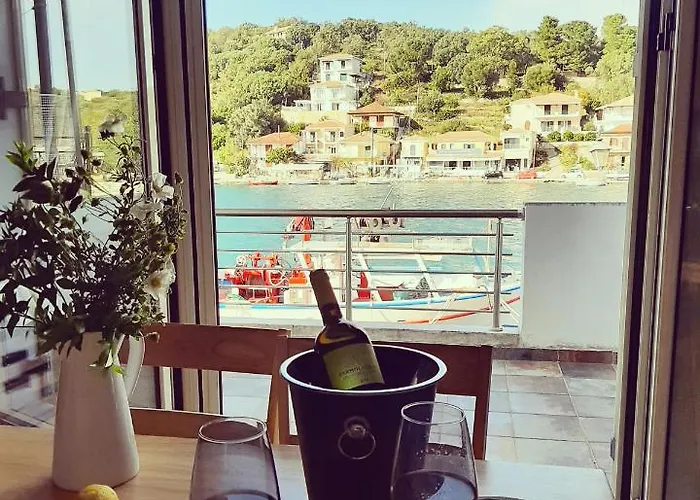 Xaradiotis House - A Modern Away From *