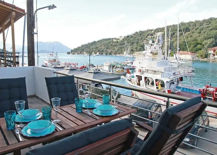 Xaradiotis House - A Modern Away From *